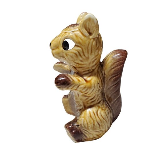 Vintage Squirrel Hugging Acorn Nut Salt and Pepper Shakers Decor Made in Japan - Picture 13 of 15